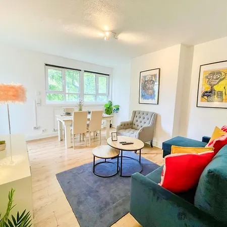 Charming 3-Bedroom Flat With Balcony In Finsbury Park